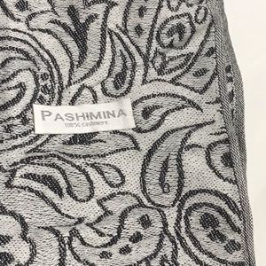 100% cashmere thin scarf Italian design elegant